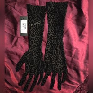 Fashion Nova Black Leopard Print Gloves